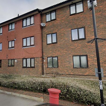Spacious Urban Apartment In Croydon Exterior photo